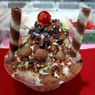 Ice I Am น้ำแข็งไส&ของทอด (DIY Shaved Ice Bakery&Fried Food) ดินแดง