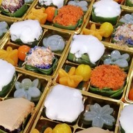 ขนมไทย "ข้าวเหนียวมูนเจ๊ลำใย" Apple Loft