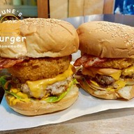 June's Burger  Homemade