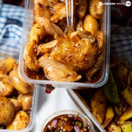 เมนูของร้าน หรอยนิผลไม้คลุก น้ำปลาหวานรสแซ่บ .