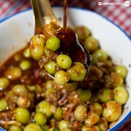 เมนูของร้าน หรอยนิผลไม้คลุก น้ำปลาหวานรสแซ่บ .