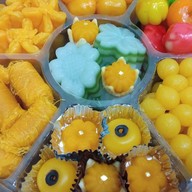 ขนมไทย "ข้าวเหนียวมูนเจ๊ลำใย" Apple Loft