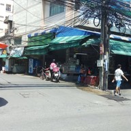 หน้าร้าน ข้าวมันไก่ ตี๋น้อยไก่ตอน