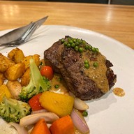 S Cafe' & Bistro