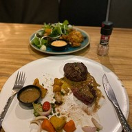 S Cafe' & Bistro