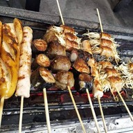 หมึกย่างหม่าล่าอร่อยเผ็ดซ่า BY NOOR ตลาดข้างป้อมยามหน้าเอื้ออาทรร่มเกล้า