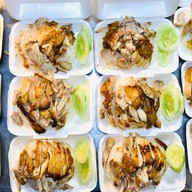 ข้าวไก่อบแม่ประนอม ตลาดโต้รุ่ง รื่นรมย์