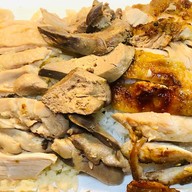 ข้าวไก่อบแม่ประนอม ตลาดโต้รุ่ง รื่นรมย์