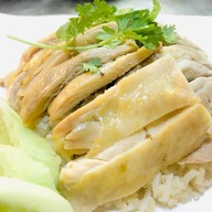 เมนูของร้าน ข้าวไก่อบแม่ประนอม ตลาดโต้รุ่ง รื่นรมย์