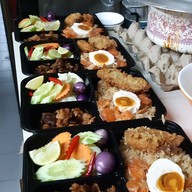 ตามสั่ง ยำแซบอินเตอร์ อาหารเช้า ไข่กะทะ ชาไข่มุกbyครัวคุณตู่ ตามสั่ง ยำ จีบ เปา ชาไต้หวัน -