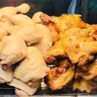 ข้าวไก่อบแม่ประนอม ตลาดโต้รุ่ง รื่นรมย์