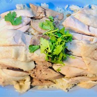 ข้าวไก่อบแม่ประนอม ตลาดโต้รุ่ง รื่นรมย์