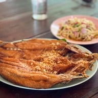 เมนูของร้าน เจ๊น้อง อ่าวยาง