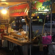 ก๋วยเตี๋ยวเรือหมูตุ๋นรสเด็ด อัอมใหญ่ ในซอยตองห้า