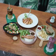 เมนูของร้าน Hula Hula Golf Club cafe กระบี่