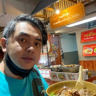 กฤติโอชา ก๋วยเตี๋ยวเป็ดตุ๋น-ไก่ตุ๋น กาดหลวงแร์พอร์ต
