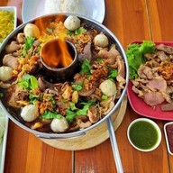 เยาวเรศ เตี๋ยวตุ๋นหม้อไฟ เอแบค