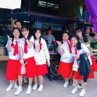 ลูกชิ้นทอดลุงซาว หลังร.ร ดารา