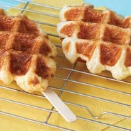 Croffle house ( ครอฟเฟิล เฮาส์ ) / ครัวซองต์ วาฟเฟิล นมสดสตอเบอร์รี่ / croffle croissant waffle
