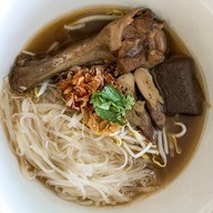 ก๋วยเตี๋ยวเป็ดตุ๋น เจ้าเก่าหนองมน