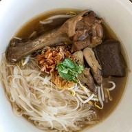 ก๋วยเตี๋ยวเป็ดตุ๋น เจ้าเก่าหนองมน
