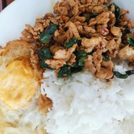 โครตกะเพราป่าพริกแห้งโบราณ สาขา รพ.สิรินธร