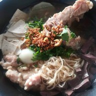 ก๋วยจั๊บโคตรเครื่อง