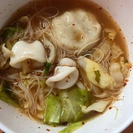 ร้านป้าเล็กกล้วยทอด  ขายทุกอย่างค่ะ ร้านกล้วยทอด ไข่เต่า บ้าบิ่น แซนวิช สลัด กาแฟ