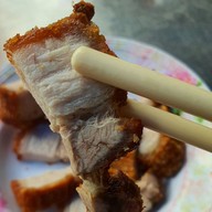 เมนูของร้าน นกยูง เกาเหลาเลือดหมู ก๋วยจั๊บน้ำใส