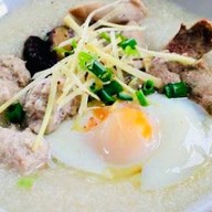 ก๋วยเตี๋ยวเรือสุพรรณ ต.อ้อมใหญ่