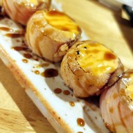 มาโกโตะ ซูชิ อาหารญี่ปุ่นและหมูกรอบ
