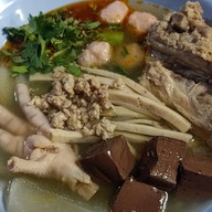 ก๋วยจั๊บญวนอุบลร้านโก้ ก๋วยจั๊บอุบลหมูยอแท้ ซุปกระดูกเล้งหอมๆ เจ้าแรกของโป่งไผ่ ลูกค้าที่สั่งผ่านแอพหากได้สินค้าไม่ครบไม่ถูกรบกวนโทรกลับทางร้านเพื่อชดเชยให้ได้ทันทีเลยนะครับขอบคุณมากครับ