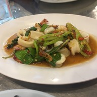 เจ๊สาวข้าวต้มโต้รุ้ง