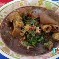 ก๋วยเตี๋ยวน้ำตกหมู (ก๋วยเตี๋ยวคากิ)