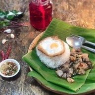 กะเพราเตะปาก