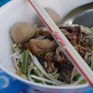 ก๋วยเตี๋ยวลูกชิ้นแชมป์ หน้าโรบินสัน