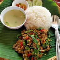 กะเพราเตะปาก