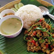 กะเพราเตะปาก