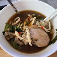 เมนูของร้าน ชายทัยก๋วยเตี๋ยวไก่มะระ ปากทางแยกสุขสมาน