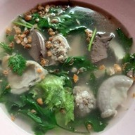 อุ้ย เกาเหลาเลือดหมู ก๋วยจั๊บน้ำใส