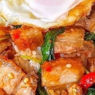 ครัวคุณนาย ก๋วยเตี๋ยวไก่มะระ กะเพราถาดยักษ์ ครัวคุณนาย