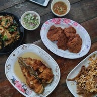 เมนูของร้าน เจ๊ต้อม อาหารป่า ปลาแม่น้ำ