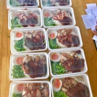 ข้าวหมูแดงมันไก่คานหาม ข้าวมันไก่คานหาม