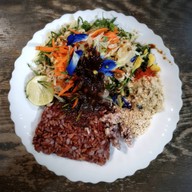 เมนูของร้าน ข้าวยำแม่สุณีย์ ตลาดสัมมากร