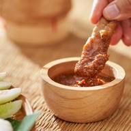 เมนูของร้าน ออนชอน หมูปลาร้า ยำ ส้มตำ อาหารตามสั่ง ราชดำเนิน ราชดำเนิน