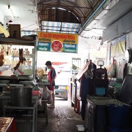 ก๋วยเตี๋ยวน้ำแดงลู