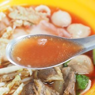ก๋วยเตี๋ยวน้ำแดงลู