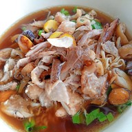 ก๋วยเตี๋ยวไก่มะระ ตายงค์ คลอง 1 ธัญบุรี