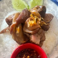 ครัวเจ้ไก่ อร่อยชัวร์ ตรงข้าม เงินติดล้อ ก่อนถึงตลาดเสริมสุข  ปักป้ายชุมชนรักบางบ่อ