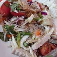 บ้านสวน ขนมจีน - ตำแคปหมู